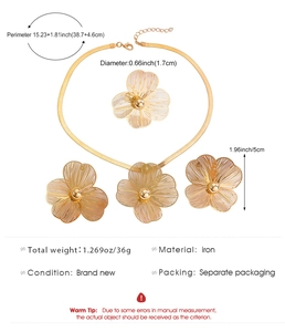 Detailed view of gold hollow petal jewelry set showing dimensions and metal wire weave