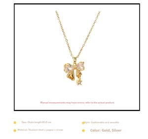 Détail du collier nœud doré avec zircons en cœur et chaîne ajustable en acier au titane
