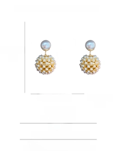Detailed size and material information for pearl cluster earrings with S925 silver needles