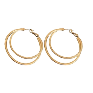 Boucles d'oreilles créoles dorées à double couche géométrique avec texture tressée
