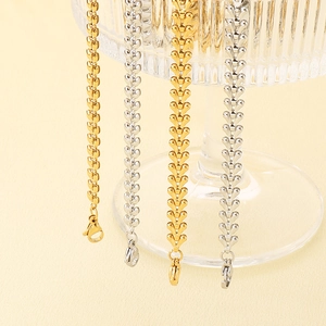 Minimalist 18k gold plated wheat chain necklace with heart pendant for women in gold and silver
