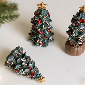 Set of 3 mini resin Christmas trees with red bows and gold stars for desktop decoration