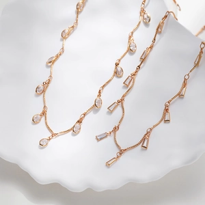 Minimalist 18K gold plated necklace with zircons on a wavy chain for business style