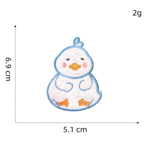 Détail d'écusson brodé canard mignon, hauteur 6.9cm et poids 2g pour vêtements