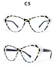 Cat eye glasses frames with transparent outer and leopard print inner detail