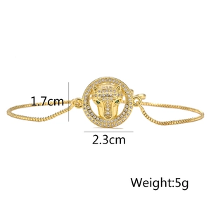 Detail view of gold-plated leopard head pendant bracelet with size measurements and weight info
