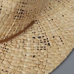 Chapeau de paille bohème pour femme avec corde de jute foncée et bord plat pour l'été