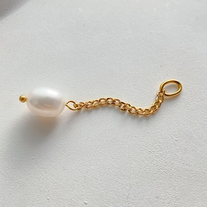 Pendente con perla d'acqua dolce minimalista con catena dorata per gioielli fai da te