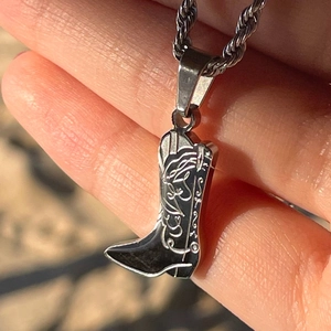 Collana con ciondolo stivale da cowboy in acciaio inossidabile dorato e catena a fune