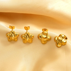 Boucles D'oreilles Puces Étoile Fleur Puffy Acier Inoxydable 304 Plaqué Or 18K Bijoux Géométriques Pour Femmes