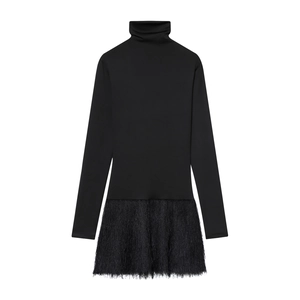 Robe noire moulante à manches longues et col montant avec bordure en fausse fourrure chic