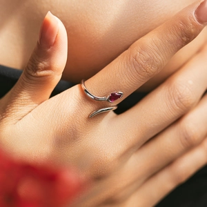 S925 sterling silver snake ring with red teardrop gemstone on female finger