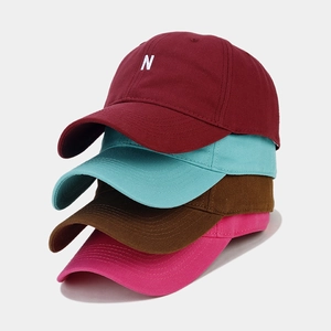 Set of four cotton baseball caps with N letter embroidery in burgundy and blue