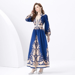 Abito lungo blu scuro con stampa paisley, scollo a V, maniche a lanterna e stile vintage