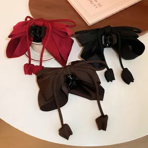 Pinces à cheveux à nœuds élégantes avec pompons en ruban de soie bordeaux et noir