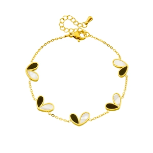 Bracelet élégant en maille dorée avec breloques cœurs émaillés noir et blanc pour femme