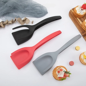 2-in-1 kitchen spatula tongs set in black red and grey for flipping eggs and toast
