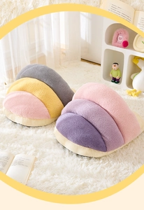 Detail of soft fleece cat bed with plush fabric and three-stage curved design