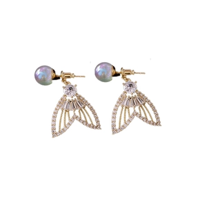 Boucles d'oreilles perles queue de poisson dorées avec zircon pour un look élégant