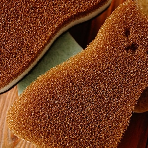 Brown cat shaped cleaning sponges with porous fiber texture for effective dishwashing