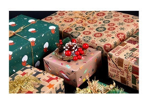 Dettaglio di carta regalo di Natale vintage in kraft con motivi di Babbo Natale
