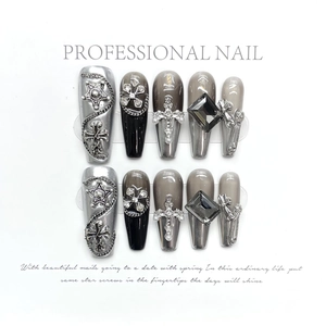 Faux ongles gothiques dégradés aurora avec croix en métal 3D et décorations d'étoiles