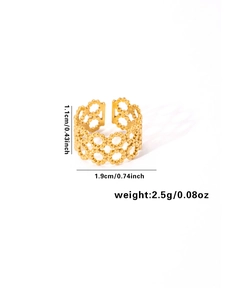Detailed view of hollow gold bead ring with dimensions 1.1cm width and 2.5g weight