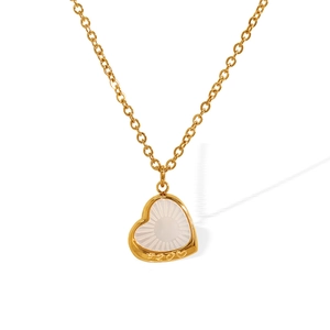 Collier minimaliste en titane doré avec pendentif cœur en nacre et gravure 520 pour femmes