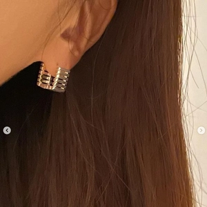 Minimalist square geometric earrings made of 925 sterling silver for a modern look