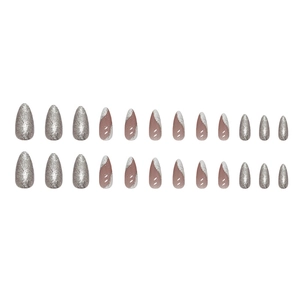 Set di unghie finte a mandorla glitter argento con punte French ondulate per stile elegante