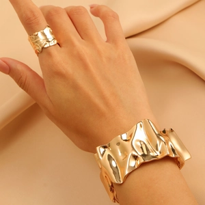 Exaggerated golden leaf cuff bracelet and textured open ring set for women