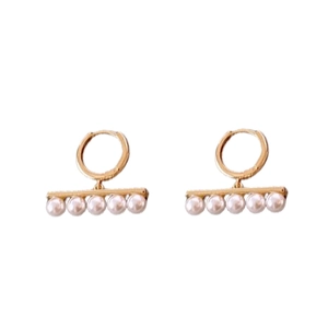 French minimalist gold-plated geometric hoop earrings with five faux pearls horizontally aligned