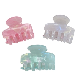 Tre fermagli per capelli in acetato rosa, bianco perla e verde menta per acconciature