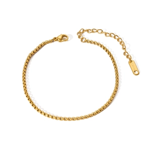 Dettaglio bracciale a catena veneziana in acciaio inossidabile 304 dorato con moschettone