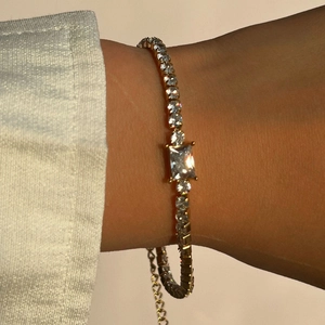 Luxurious 18k gold plated tennis bracelet with square zircon and adjustable chain for women