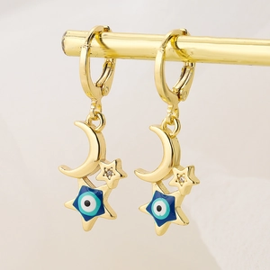 Orecchini a luna e stella placcati oro con occhio smaltato blu e piccoli cristalli