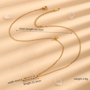 Collier élégant en acier inoxydable doré avec pendentif en cristal et breloque étoile