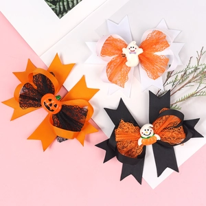 Drei Halloween-Haarspangen mit Spitze, Kürbis- und Geisterfiguren im Detail