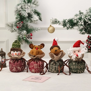Lot de 4 sacs cadeaux de Noël avec figurines du Père Noël, bonhomme de neige et renne
