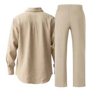 Vue arrière détaillée de l'ensemble chemise et pantalon en lin kaki et texture du tissu