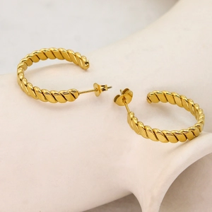 Chic 18K gold-plated twisted rope C-shaped hoop earrings for women in stainless steel