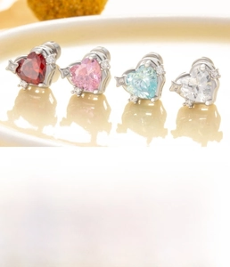 Detail of heart zircon stud earring with 0.8x6mm titanium steel bar and 4mm flat disk