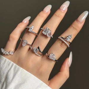 925 Sterling Silver Ring For Women Minimalist Pear Cut Water Drop Zirconia Engagement Ring Luxurious Geometric Fashion Jewelry Gift