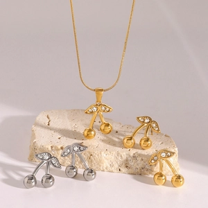 Set collana e orecchini a ciliegia in zircone dorato su pietra decorativa