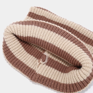 Bonnet en maille rayé marron et blanc avec motif oreilles de chat pour la chaleur hiver