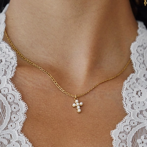 Collana in acciaio inossidabile placcato oro 18k con ciondolo a croce e piccole perle