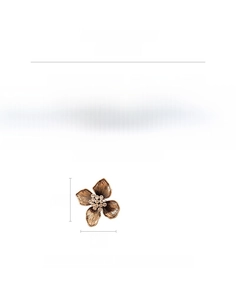 Detailed view of a 4cm vintage flower brooch with crystals and antique gold finish