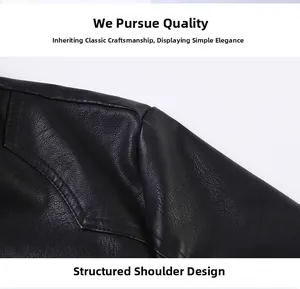 Gros plan sur l'épaule structurée d'une veste en cuir noir avec une texture mate élégante