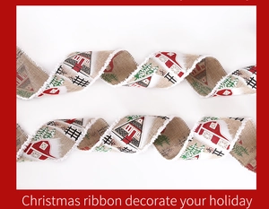 Détail du ruban de Noël avec imprimés de grange rouge et cabane de neige sur lin