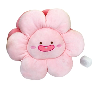 Coussin fleur rose en peluche avec un visage de dessin animé mignon et doux pétales